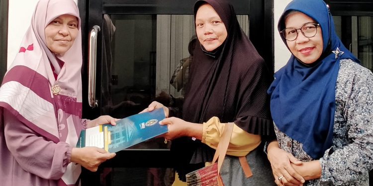 Halal Center UMSU Melakukan Penyerahan Sertifikat Halal Kepada Pelaku Usaha